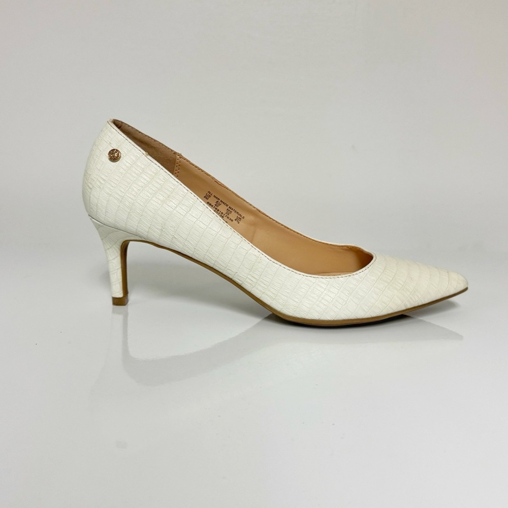 Jaclyn Smith White Croc Effect Leather Ivory Pointy Toe Classic Heels